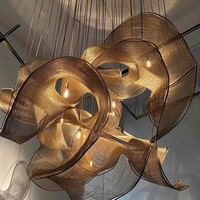 Lustre LED suspendu en verre long et large pour hall d'hôtel, avec fonction anti-éblouissement, télécommande, luxe moderne, blanc et or, personnalisable pour escalier