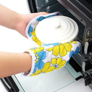 Oven Mitts Heat Insulation High Temperature Resistant Kitchen Baking Protective Gloves Set - Product Image 1