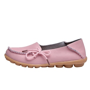 Chaussures plates décontractées en cuir véritable pour femmes et jeunes filles, style mocassins, grandes tailles, pour infirmières et mamans, fabrication OEM personnalisée en Chine - Product Image 1