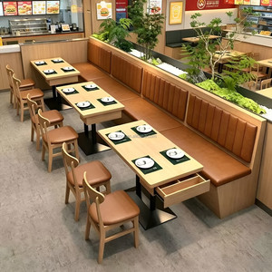Banqueta Curva de Pared en Tono Claro, Tapicería Naranja con Mechones Verticales, Mesa Redonda, Proyectos de Renovación de Cantinas de Comida Rápida - Product Image 5