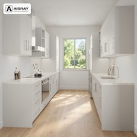 Meuble de cuisine contemporain en PVC, configuration en U, avec portes grises en dalles, tiroirs à fermeture amortie et caissons en contreplaqué