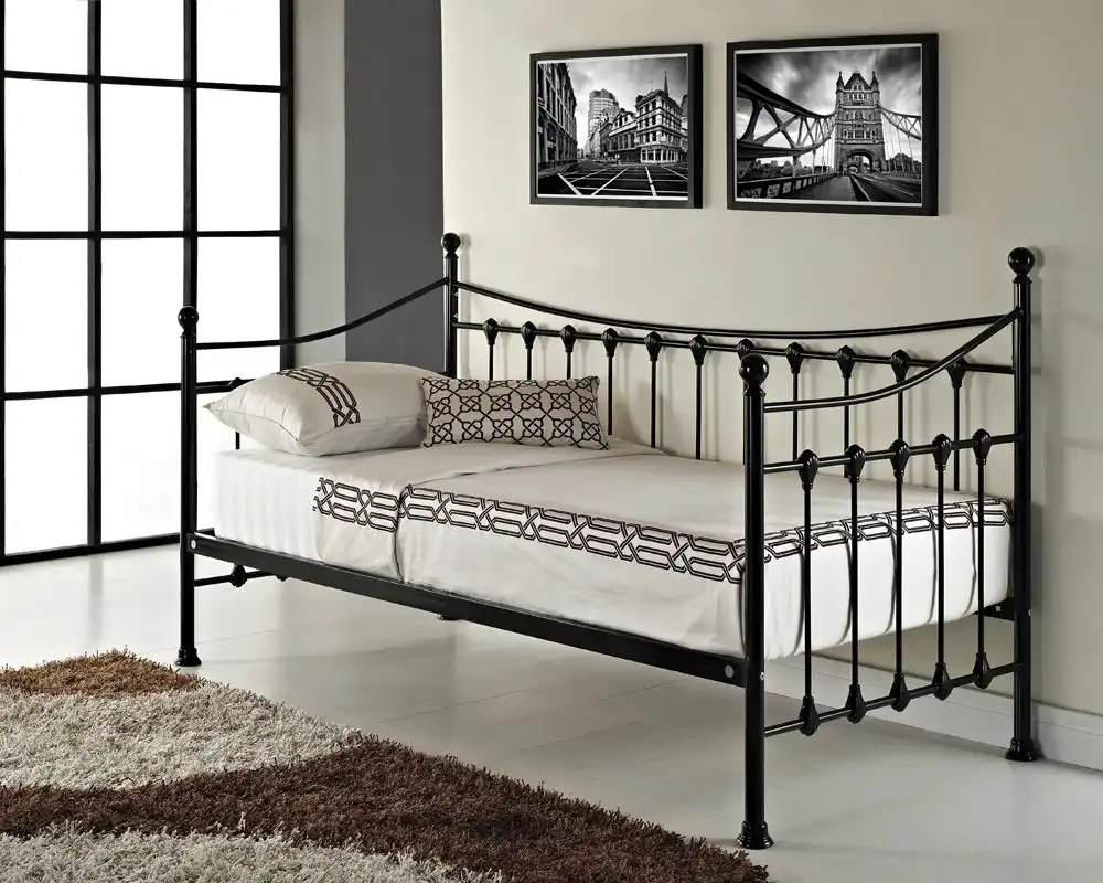 Французская дневная кровать в черном или белом металлическом корпусе с или без укороченной кровати (без усечки, черная)