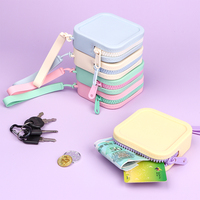 Ensemble de 2 porte-monnaie carrés et ronds en silicone personnalisés, mini porte-monnaie à fermeture éclair avec sangle de poignet, pour argent, cartes, clés, cadeau pour filles
