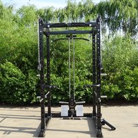 Appareil de musculation HQ1210 : Atteignez une puissance corporelle complète depuis votre salle de sport à domicile avec ce polyvalent entraîneur fonctionnel à charge par plaques.