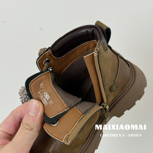 Mai Xiao Mai 2025 Nuova Collezione Autunnale Stivaletti per Bambini alla Moda Retrò con Ciondolo a Nappa in Pelle Effetto Invecchiato con Cerniera Laterale - Product Image 3