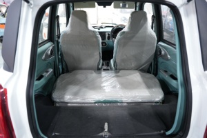 Auto Eléctrico de Nueva Energía Personalizable con 4 Ruedas y 4 Asientos, Interior Ligero, Sedán Eléctrico para Adultos y Personas Mayores - Product Image 5