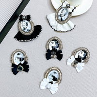 Broche rétro portrait Marilyn Monroe Audrey Hepburn, broche à nœud noir et blanc avec perle pour femme, bijoux
