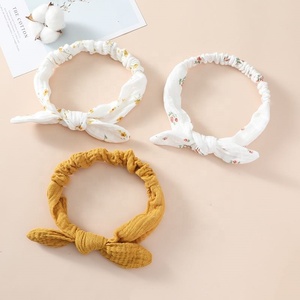 Fascia 2022 in cotone bianco per neonati e bambine in mussola <span class=keywords><strong>Bandana</strong></span> coniglietto con orecchie a forma di coniglietto fasce per <span class=keywords><strong>capelli</strong></span> annodate - Product Image 2