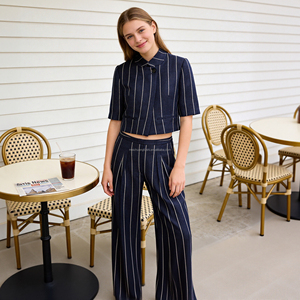 Completo Due Pezzi Personalizzato con Righe Verticali per Donna, Outfit da Ufficio per Signore - Product Image 1