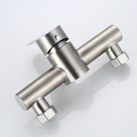 Robinet mitigeur de douche mural OEM design contemporain à une poignée hôtels en céramique 304 en acier inoxydable brossé sans plomb