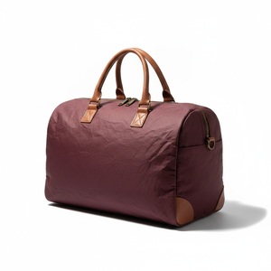 Sac de voyage de luxe Oxblood Tyvek décontracté avec garniture en cuir cognac, fermeture éclair en laiton antique, logo personnalisé - Product Image 4
