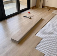 Haushalts- und Gewerbe-SPC-Bodenbelag 100% Neumaterial UV-Beschichtet Feuerhemmend Starrer Kern Klick-Vinylboden