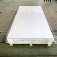 Feuille de plastique ondulé PP personnalisée 4x8 en blanc, noir, bleu, jaune et vert pour la publicité et l'emballage