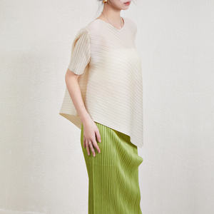 Camiseta Miyake de Alta Calidad, Transpirable, Holgada, Plisada, para Mujer, Manga Corta, Verano, Delgada, Color Sólido, Informal, Estilo Irregular - Product Image 6