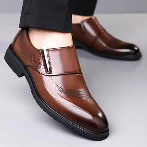 รองเท้าหนังผู้ชายแบบสวมสีน้ำตาลปลายแหลมระบายอากาศได้ดีรองเท้าทำงานแบบลำลองสำหรับธุรกิจเดินทางได้ทุกฤดูกาลขนาดผู้ใหญ่ 1218 - Product Image 3