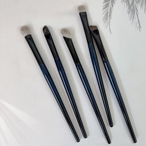 Lot de 5 pinceaux à paupières en poils de chèvre naturels XGF, poils doux, manche bleu dégradé, pour maquillage des yeux, avec logo personnalisé et pochette - Product Image 3