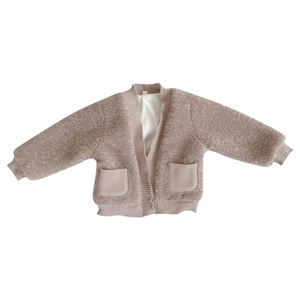 Cintres en plastique pour manteaux d'hiver en laine et fourrure de vison pour filles, fabriqués en Chine à Shanghai, avec support en caoutchouc pour vêtements d'enfants - Product Image 1