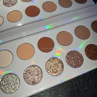 Palette de fards à paupières vegan 12 couleurs mates duochrome, haute pigmentation, ingrédients minéraux, formule waterproof pour les tons de peau clairs et foncés