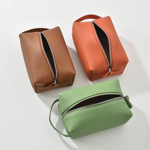 Neceser de cuero genuino, neceser de lavado, neceser de cuero suave, bolsa de maquillaje de viaje con asa portátil de cuero de vaca hecha a mano - Product Image 6