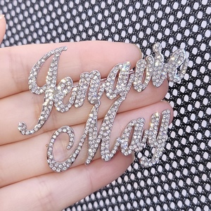 QIUHAN – broche personnalisée avec nom et écriture - Product Image 3