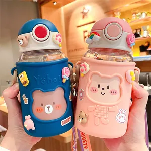 Garrafa de água personalizada 620ml, garrafa de água personalizada kawaii para crianças, manga de silicone, garrafas de água infantis de plástico com alça e palha