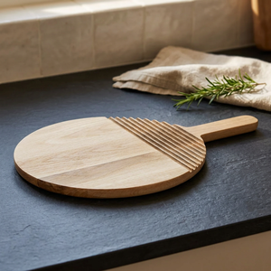 Planche à découper ronde en bois avec poignée et design rainuré pour la cuisine, ustensile de cuisine, cadeau, décoration intérieure, accessoire de table - Product Image 1