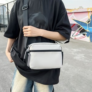 Sac fourre-tout à bandoulière en cuir PU imperméable avec fermeture éclair, motif hawaïen Puakenikeni, style vintage, personnalisé, tendance, en promotion - Product Image 4