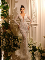 Robe de soirée sirène à manches longues en champagne avec décolleté en V profond et appliques de sequins perlés sur toute la surface