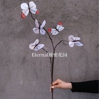 Arrangements floraux blancs et artificiels - bouquets de fleurs en soie en gros pour mariages, décoration intérieure et salles de cérémonie.