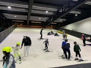 工場ドライスロープスキーマットスキークラブスポーツ合成スキースロープスノーフローリングマット発売中