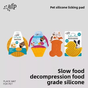 Alfombrilla de silicona portátil moderna para lamer para perros y gatos, con ventosas, para alimentación lenta y ocultación de comida, en formas de redondo/hueso/pato, con patrón sólido - Product Image 5