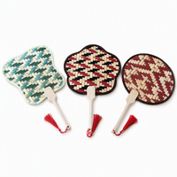 Éventail en bambou tissé à la main, éventail décoratif en paille avec pompon, cadeau pour cérémonie du thé et danse, vente en gros OEM, éventail tissé à la main