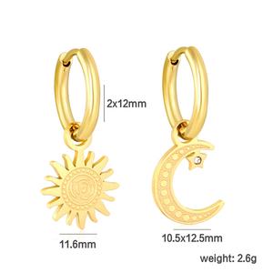 Boucles d'oreilles créoles tendance en acier inoxydable étanche plaqué or 18 carats PVD, motif soleil et lune, avec diamants, pour femmes, vente en gros - Product Image 2