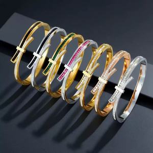 Pulsera de Moda Chapada en Oro de Acero Inoxidable con Diamantes de Imitación y Perlas para Boda, Fiesta, Compromiso, Aniversario - Product Image 1