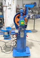 Machine à œillets à double tête Machine à poinçonner automatiquement les boutons de fixation de haute qualité