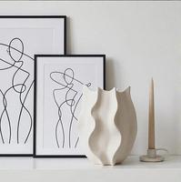 Vase de table en céramique abstrait minimaliste moderne Wabi-Sabi nordique, ondulé, givré, beige, pour fleurs, salon, vente en gros personnalisée