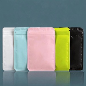 Sachets personnalisés jetables à trois soudures latérales, emballage individuel, pochettes plates en aluminium noir mat avec fermeture éclair pour bœuf séché - Product Image 1