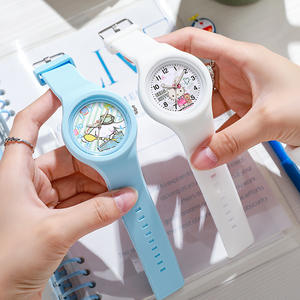 <span class=keywords><strong>Montre</strong></span> ronde en silicone personnalisable à motif de dessin animé, <span class=keywords><strong>tendance</strong></span>, à quartz, pour adolescentes, vente en gros, nouvelle arrivée - Product Image 2