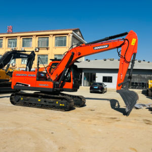 Excavatrice sur chenilles hydraulique Doosan DX140 modèle 2023, 14 tonnes, moteur, boîte de vitesses, PLC, en excellent état, vente chaude - Product Image 1