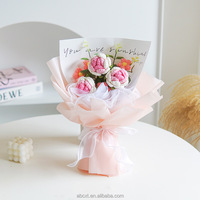 Abgeschlossene handgemachte künstliche Gänseblümchen Tulpe Lavendel Lily Nelke Rose Flower Crochet Flower Bouquet