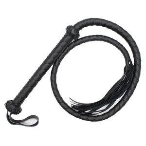 Látigo Largo BDSM, Látigo Sensual para Juegos de Adultos, Látigo de Cuero para Maestros, Látigo Dominatrix Personalizable en Negro y Rojo - Product Image 3
