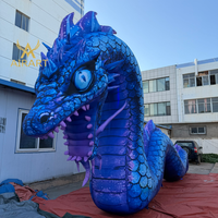 Dragon gonflable bleu foncé, modèle géant et effrayant pour la décoration de repères urbains, l'affichage d'activités en bar
