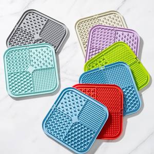 2パック 食品グレードシリコン製 猫と犬用リックマット クリーニングブラシとフードスパチュラ付き 20*20cm 大型犬用リックフィーダーボウル - Product Image 1