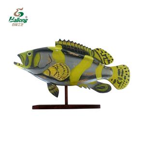 A mano su ordinazione della decorazione della casa in legno dipinto scultura di pesce - Product Image 4