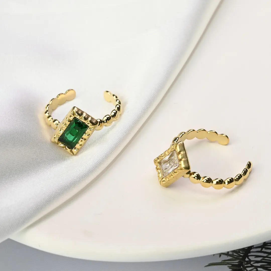 Grosir Kustom Perhiasan Matte Perempuan 18K Berlapis Emas Baja Nirkarat Zirkon Perhiasan Cincin Ornamen Bijoux