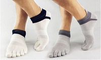 Chaussettes de yoga antidérapantes KonLee pour hommes, cinq doigts, mi-mollet, avec grip antidérapant, sans orteils