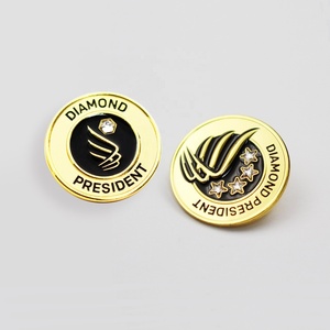 Venta al por mayor de fábrica Oneway: Pines de solapa de metal esmaltado, de colores, con diseño de dibujos animados, personalizados con logotipo de marca y diamantes, de esmalte blando y duro. - Product Image 1