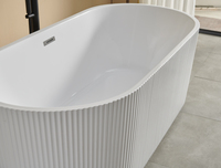 Baignoire autoportante en acrylique blanche moderne Baignoire autoportante bon marché à surface solide ovale à trempage profond