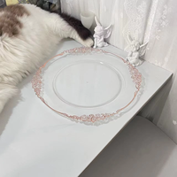 Nouvelle arrivée 2024, assiette en plastique transparente de style européen avec bord rose, assiette de service pour banquet de mariage
