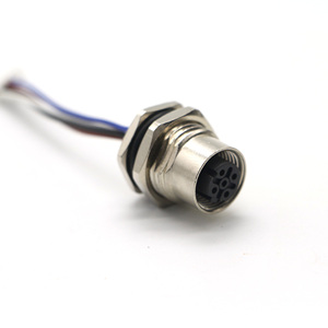 Connecteur audio-vidéo avec 3 fils colorés et prise blanche, boîtier métallique, joint rouge - Product Image 6